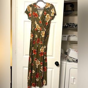 Women’s green floral shirt sleeve maxi dress, size XL